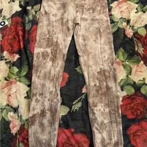 Lululemon Tie-Dye Leggings shiny. NWT